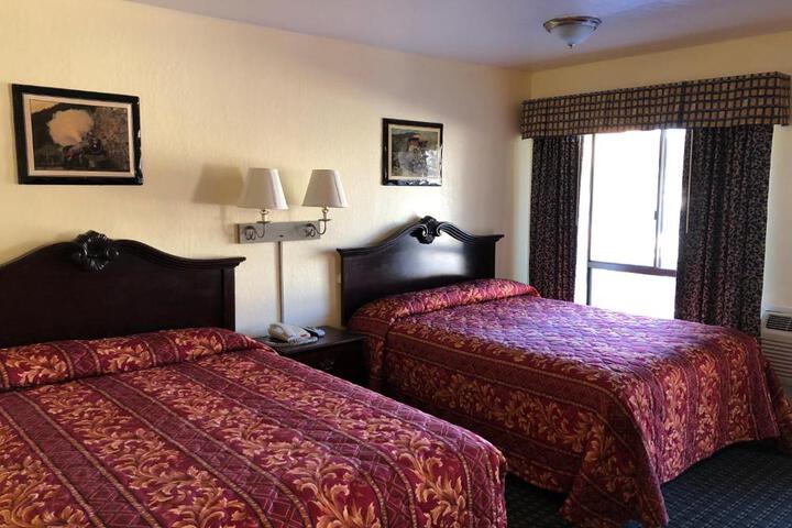 2 Queen Beds