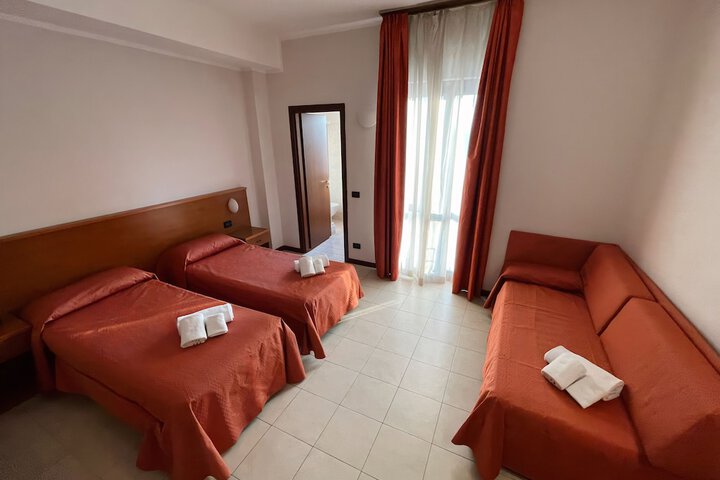 Room 13 of 29