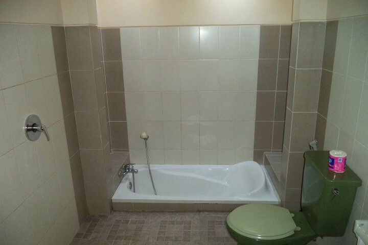 Room 27 of 65