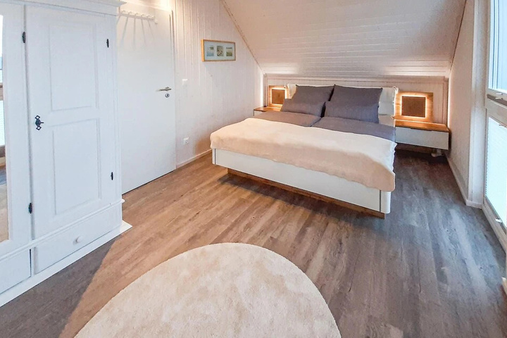 Room 6 of 19