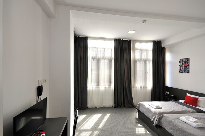 Room 4 of 41