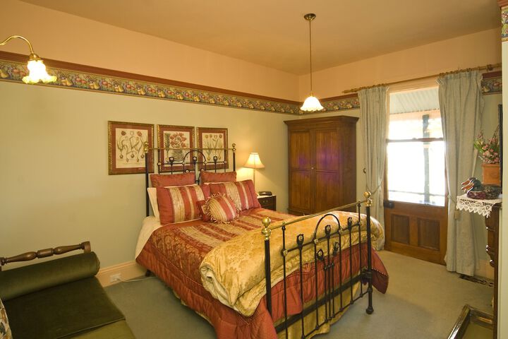 Room 3 of 27