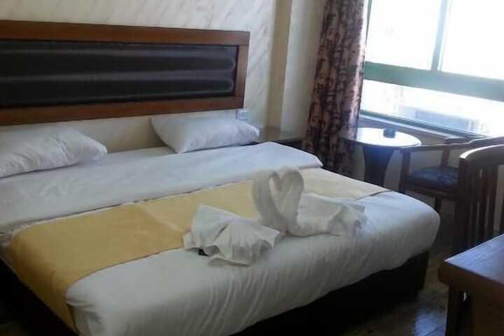 Room 12 of 27