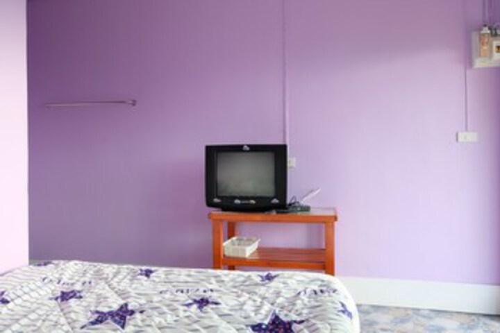 Room 13 of 16