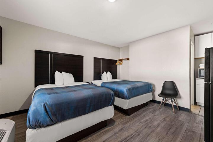 2 Double Beds (1 of 16)