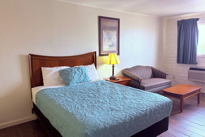 Room 6 of 25