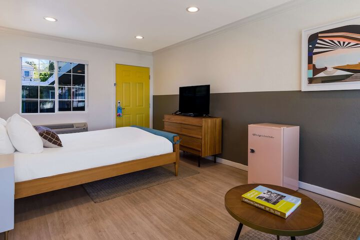 Accessible Queen Bed (5 of 18)