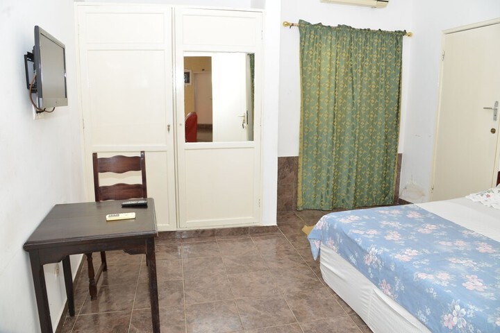Room 8 of 30