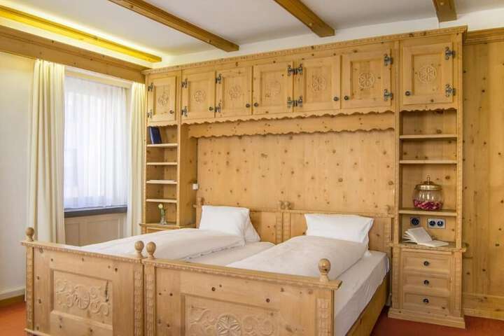 Room 10 of 21