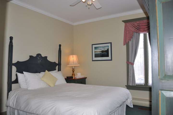Room 2 of 31