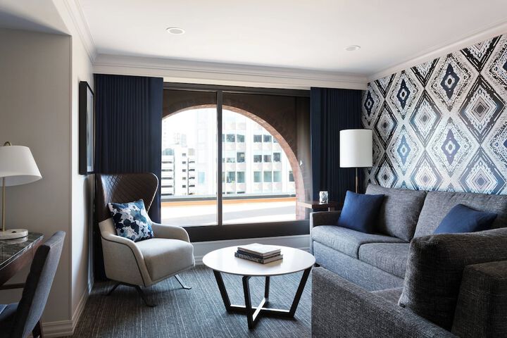 Room 33 of 104