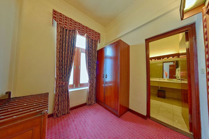 Room 5 of 39