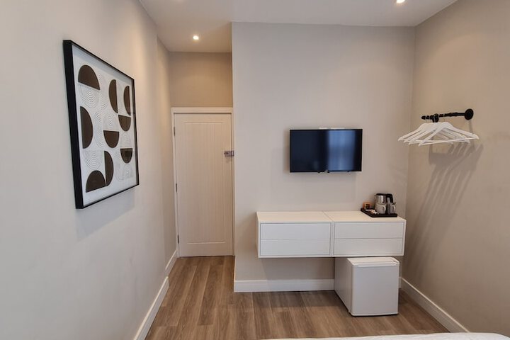 Room 10 of 50