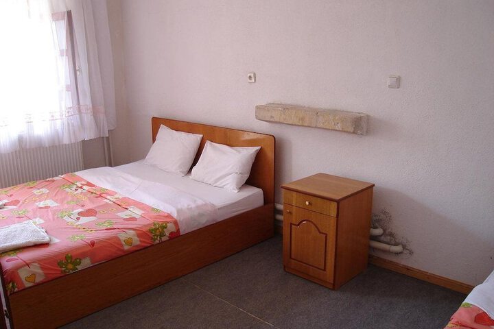 Room 7 of 32