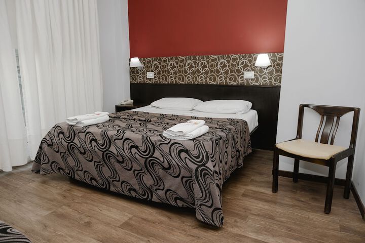 Room 10 of 40