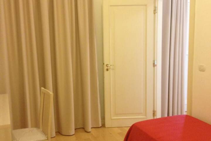 Room 10 of 46