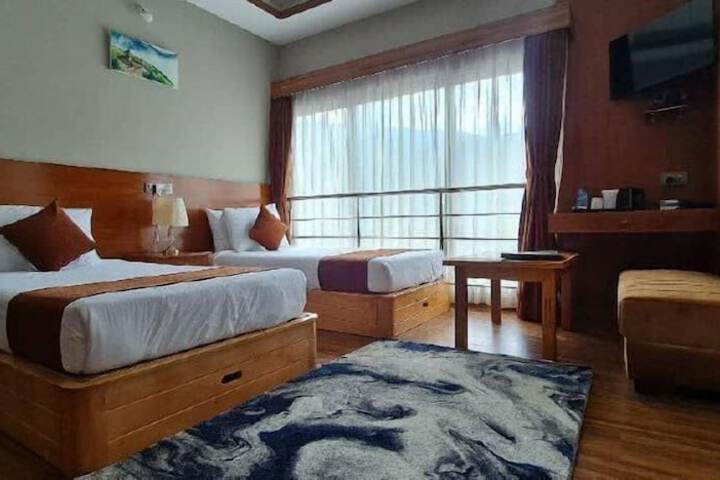 Room 2 of 8