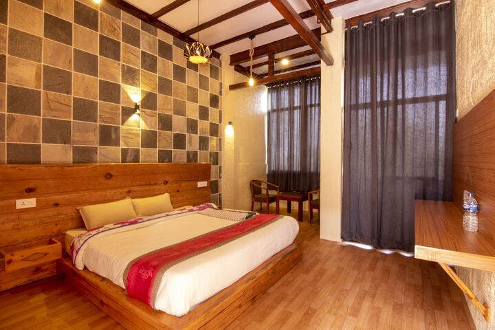 Room 15 of 83