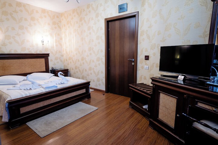 Room 76 of 169