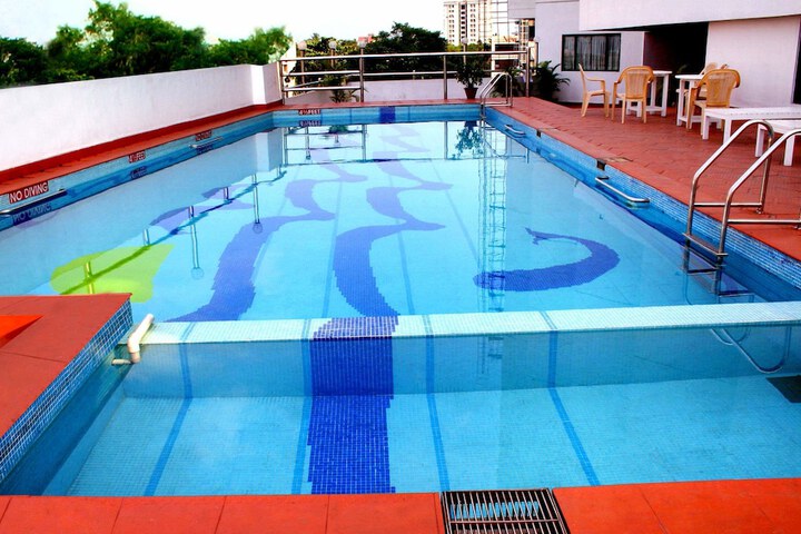 Hotel with Pool