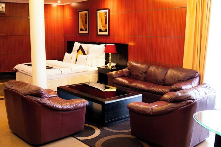 Room 14 of 39