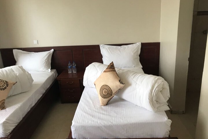 Room 12 of 36