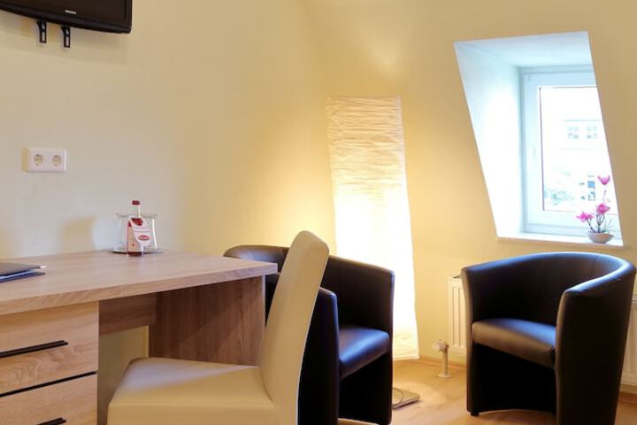 Room 9 of 40