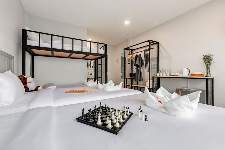 Room 9 of 90