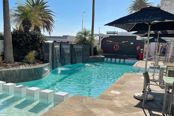 Pool 125 of 242
