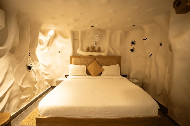 Room 51 of 149