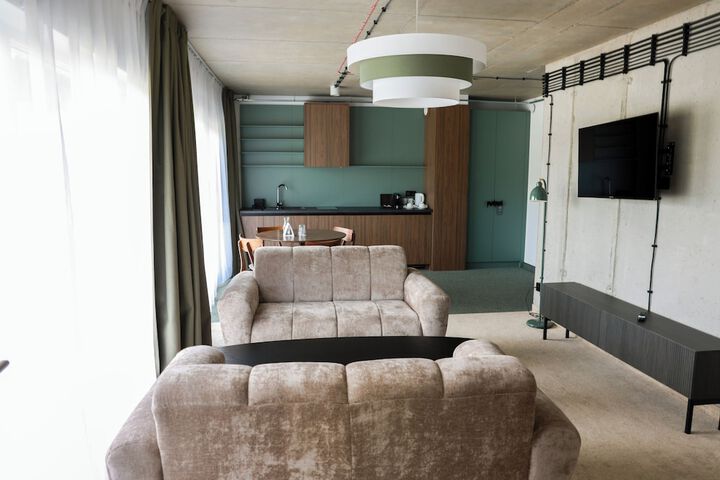 Room 22 of 37