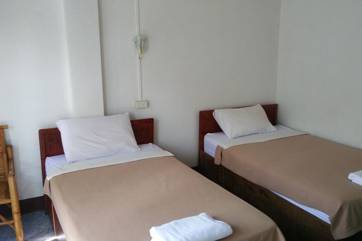 Room 5 of 25