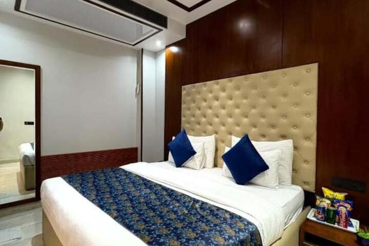 Room 11 of 26