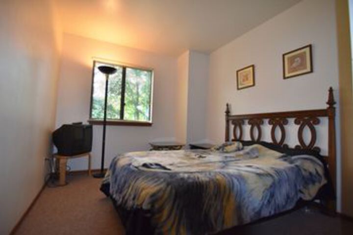 Room 10 of 26