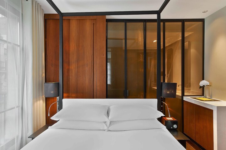 Room 15 of 76