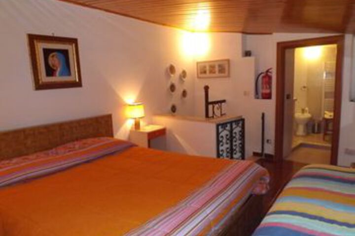 Room 10 of 16