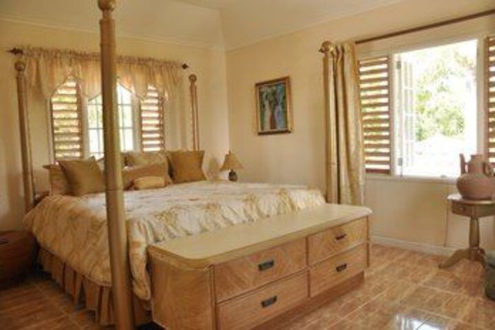Room 9 of 25