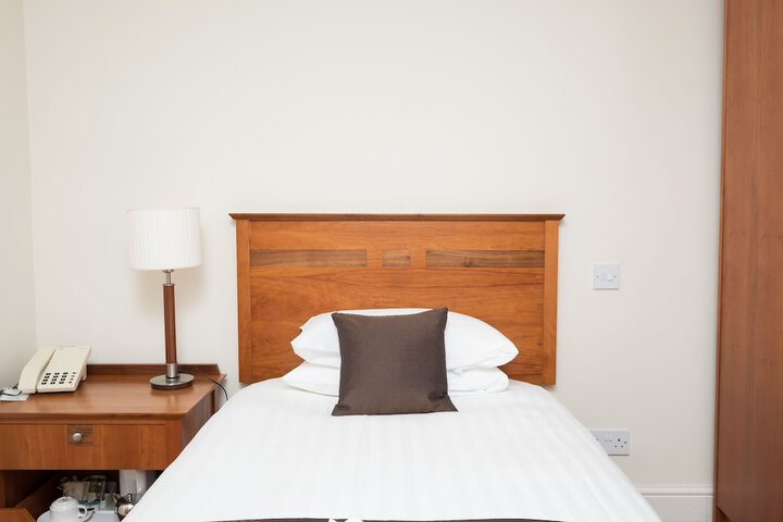 Room 9 of 94