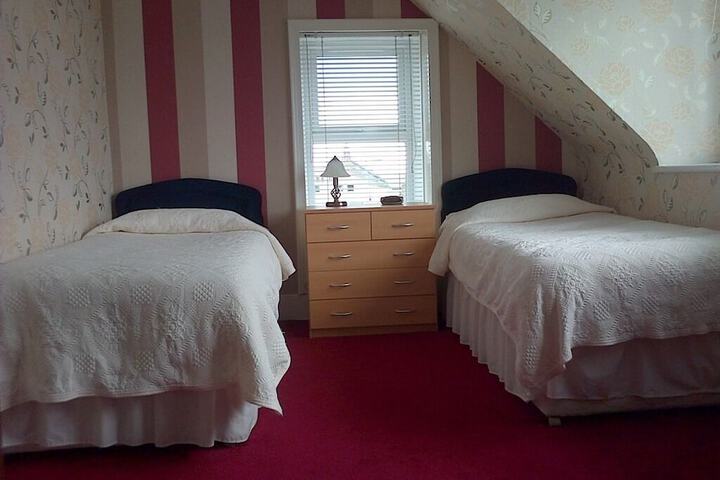 Room 6 of 12