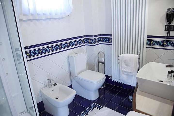 Room 18 of 33