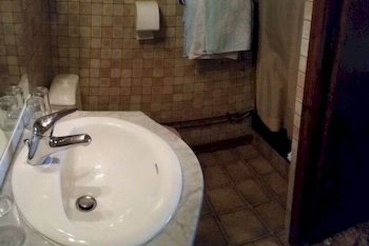 Room 4 of 46