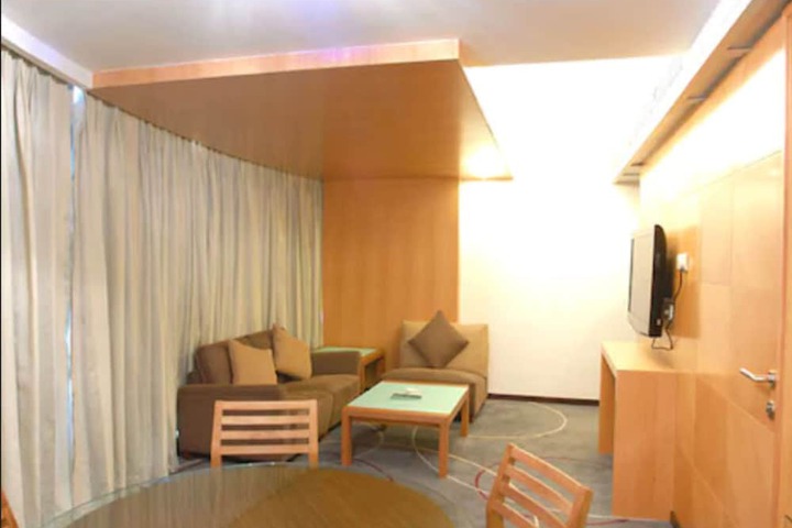 Room 7 of 35