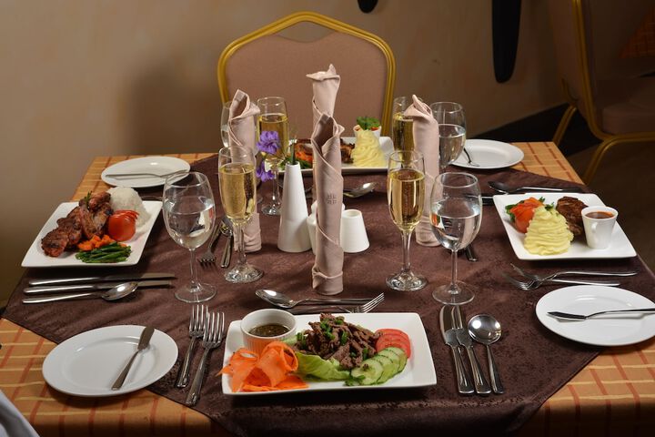 Dining 15 of 32