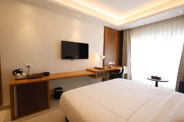 Room 10 of 32