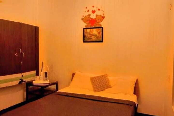 Room 28 of 100
