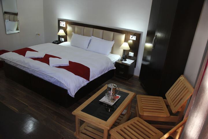 Room 8 of 12