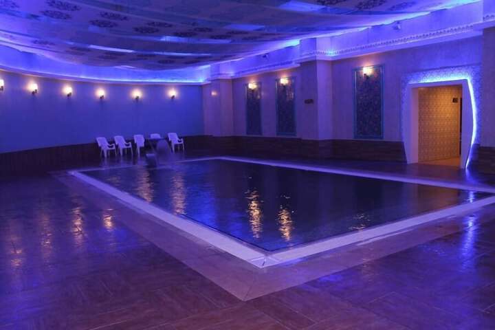 Pool Hotel