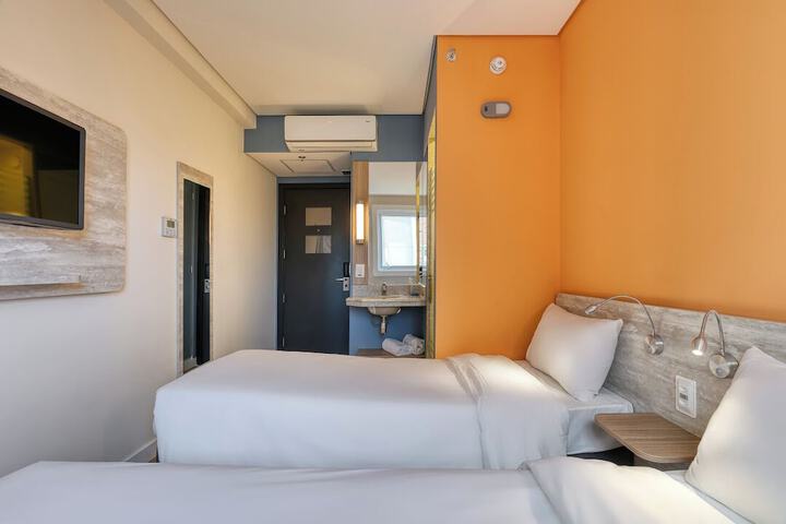 Room 21 of 43