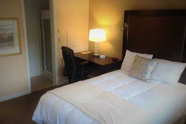 Room 4 of 5