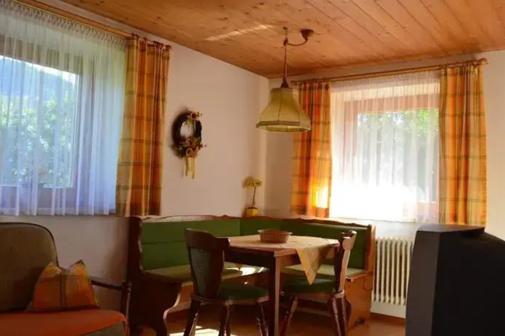 Room 3 of 11